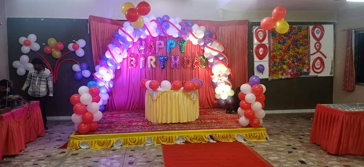 Balloon Decor with Balloon Bust Board