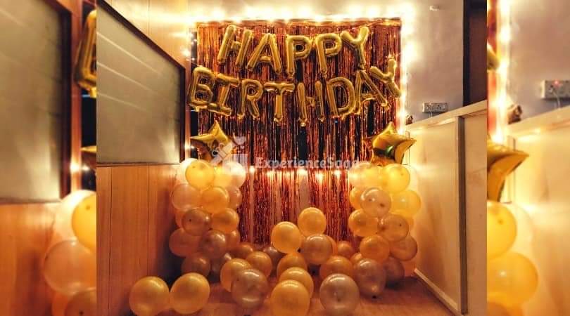 Balloons decor With Yellow Lights