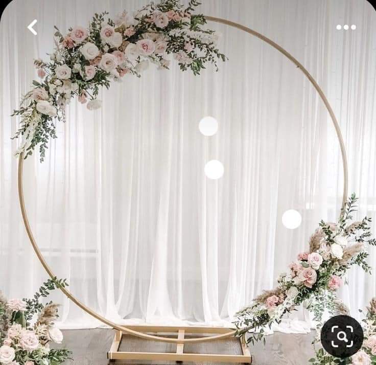 Selfie Point with Round flower Frame